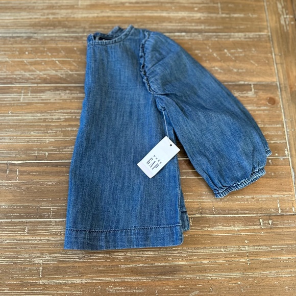 Toddler gap, long sleeve shirt with ruffle shoulder, sz 18-24mos - Picture 4 of 5